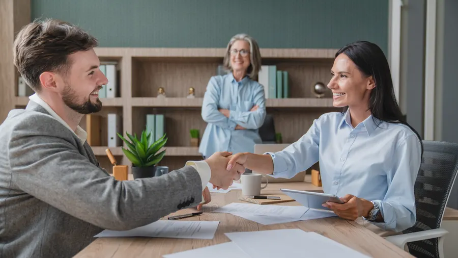 How EOR Services Simplify Payroll and Benefits Administration