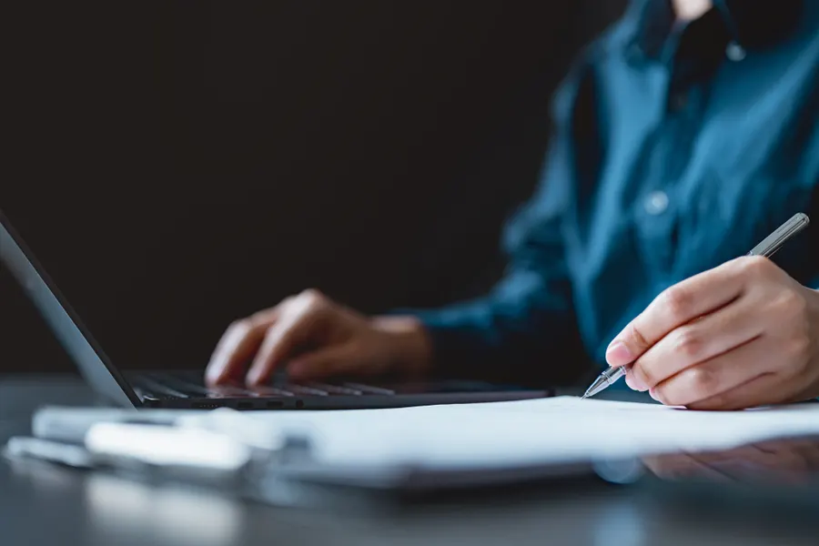 PEO vs EOR: How To Choose the Best Partner For You
